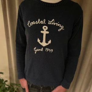 Mörkblå tröja från Gant - Tjena, säljer en riktig sjysst tröja från Gant. Perfekt för en avslappnad stil. För mer info skriv🤩