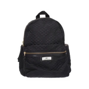 Svart quiltad ryggsäck från DAY ET - Ryggsäck från Day. Den har har justerbara axelremmar och många fack. Bredd 33 cm Djup 13 cm.    Höjd 35 cm