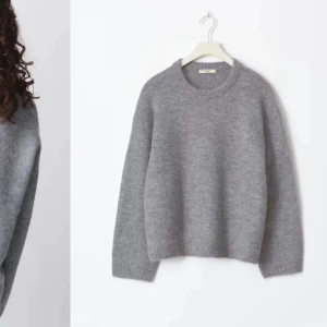 stickan tröja  - super fin stikad tröja från gina utan defekter🩷