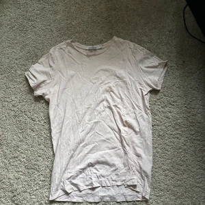 Calvin Klein tshirt  - Ljus Rosa Calvin Klein tshirt. 