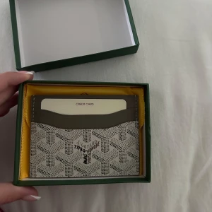 Korthållare  - Säljer nu denna korthållaren, vid fler frågor är det bara att skriva!