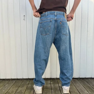 Levi’s jeans 604 - 40/32 - Länk till produkten på hemsidan: https://secondjeanssthlm.com/products/levis-jeans-604-40-32