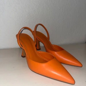 Klackar - Säljes pga fel strl, enbart testade.  Nypris 549. 