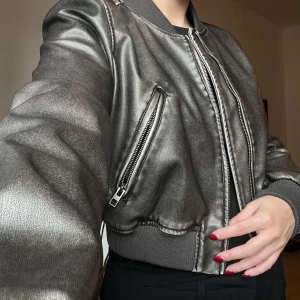 Skinnjacka  - Skinnjacka från zara. Storlek 34. Knappt använd. Supersnygg och bra passform. 🥰