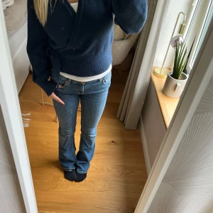 Lågmidjade jeans  - Säljer dessa superfina o slutsålda jeansen från zara!!💗💗💗