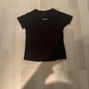 Aimn träningströja  - Kortärmad träningströja i gott skick. Köpt för några månader sedan men bara använt en gång. Pris går att diskutera❤️