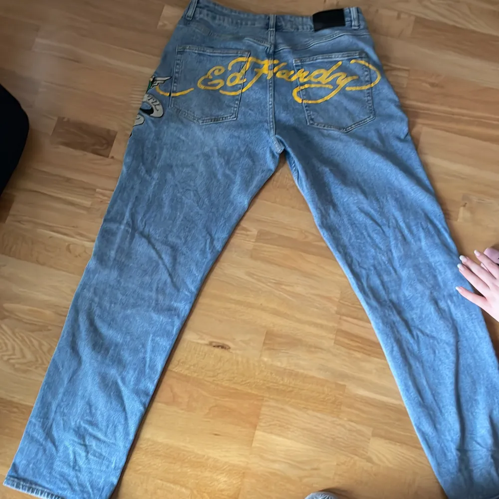 Ed Hardy jeans bra skick, använda några gånger 💯💯🤫🤫 fett y2k jnco swag boss shit köp baggy boyz. Jeans & Byxor.