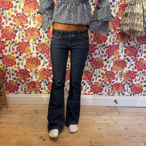 Low waist jeans  - Säljer dessa super snygga lågmidjade jeans jag är 169 cm❤️❤️