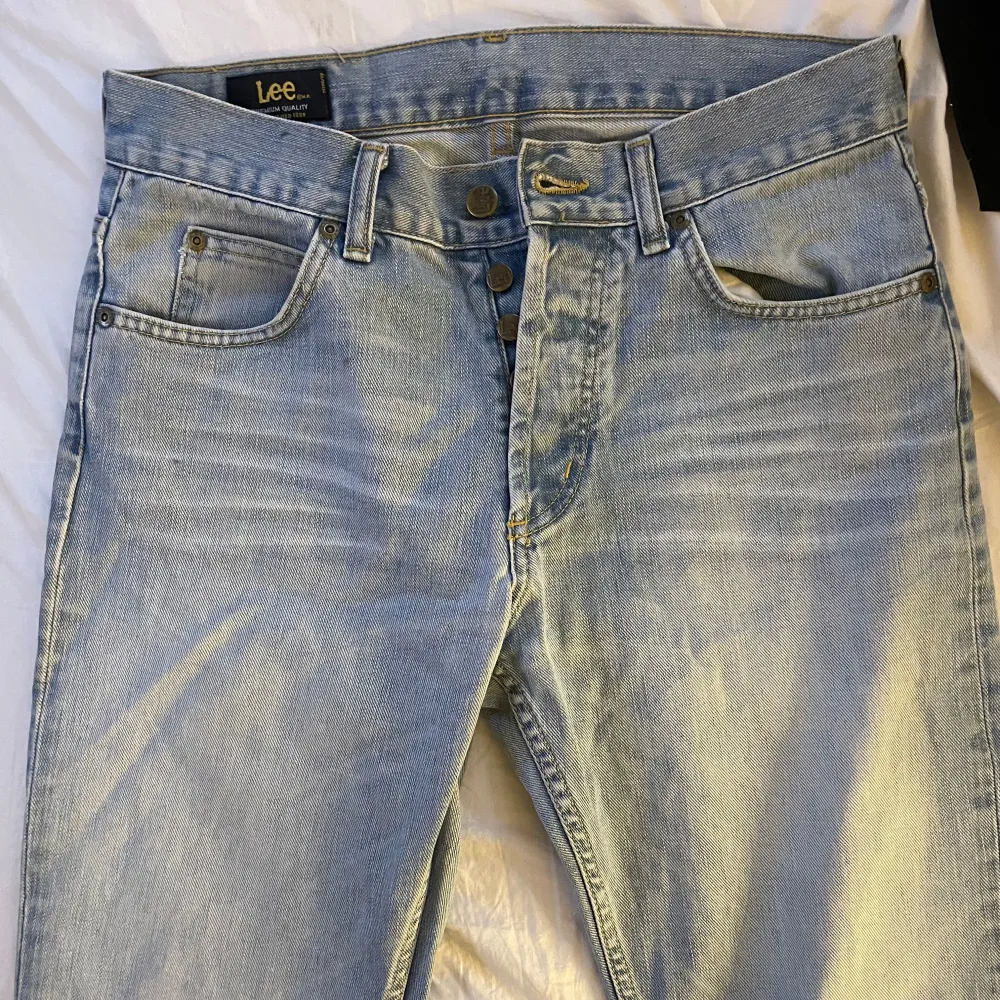 Lågmidjade jeans botcut, blå. Från märket Lee. storlek 30-32. Jeans & Byxor.