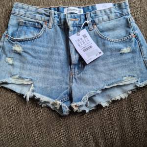 Oanvända jeansshorts Pull&Bear storlek 36