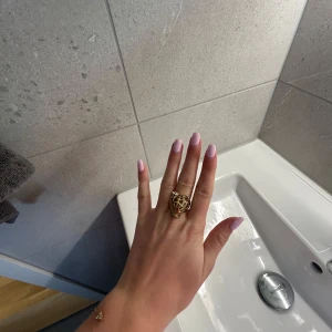 Guld ring  - Så unik lejon ring. Rostfritt!🙏