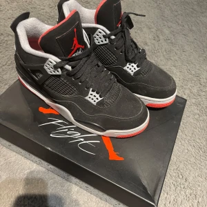 Jordan 4 bred - Använda 1 gång nyskick