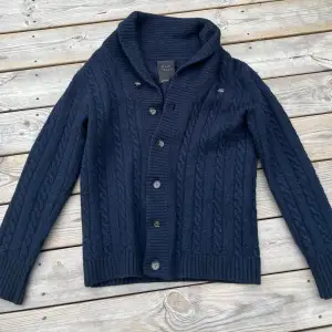 Säljer en galet fet cardigan från ”G star RAW” i storlek L. 