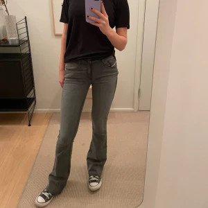 Diesel jeans - Så snygga diesel jeans i din grå färg!!
