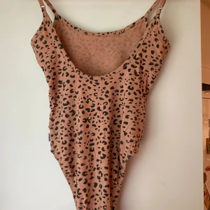 Body - Superfin body i bra kvalitet. Köpte från en butik i Australien, märket heter Bonds. 