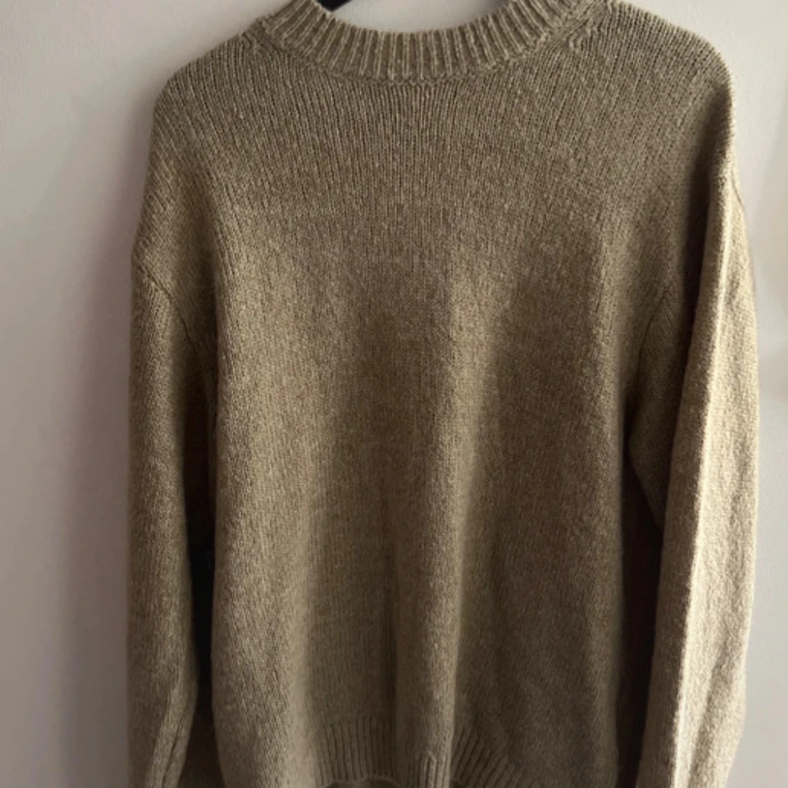 Beige stickad tröja