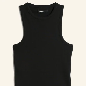 Topp Bikbok - Säljer denna topp från bikbok. Ej använd med lappen kvar. Nypris: 159kr, jag säljer för 60kr.💕