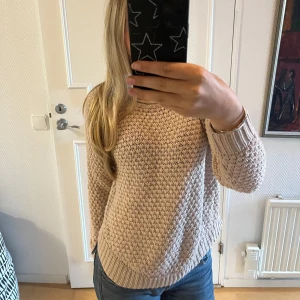 Stickad tröja  - Använd men bra stick, beige/rosa 