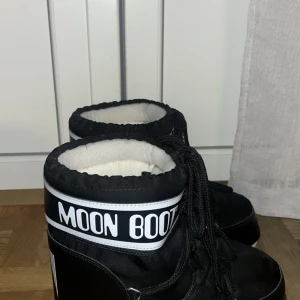 MoonBoots - as coola moonboots storlek 38/39.  bara använda ca 5 ggr och var verkligen så sköna 🙏 