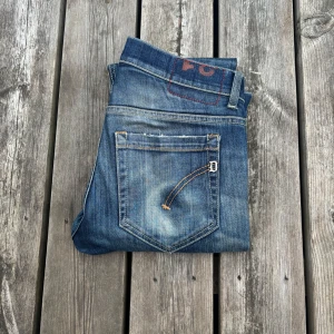 Dondup Jeans George - Stört feta dondups med skön fade och mycket karaktär.  Storlek 31. Skick 8/10. Hör av er vid frågor eller funderingar ✌️