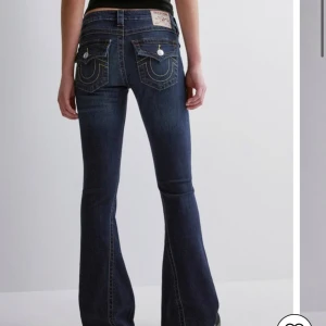 True religion jeans  - Bara andvända några månader och har inga större defekter. Storlek 24 men skulle vilja byta med någon som har storlek 25 i bra skick eller sälja för 1100kr