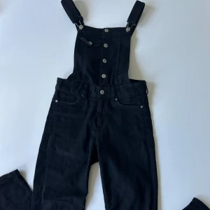 Hängsellbyxor  - Overall från H&M i size 36