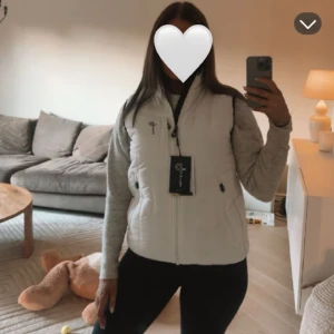 Pelle P väst S, NY! Nypris 1500 - Helt ny och oanvända väst från Pelle P. Nypris 1500