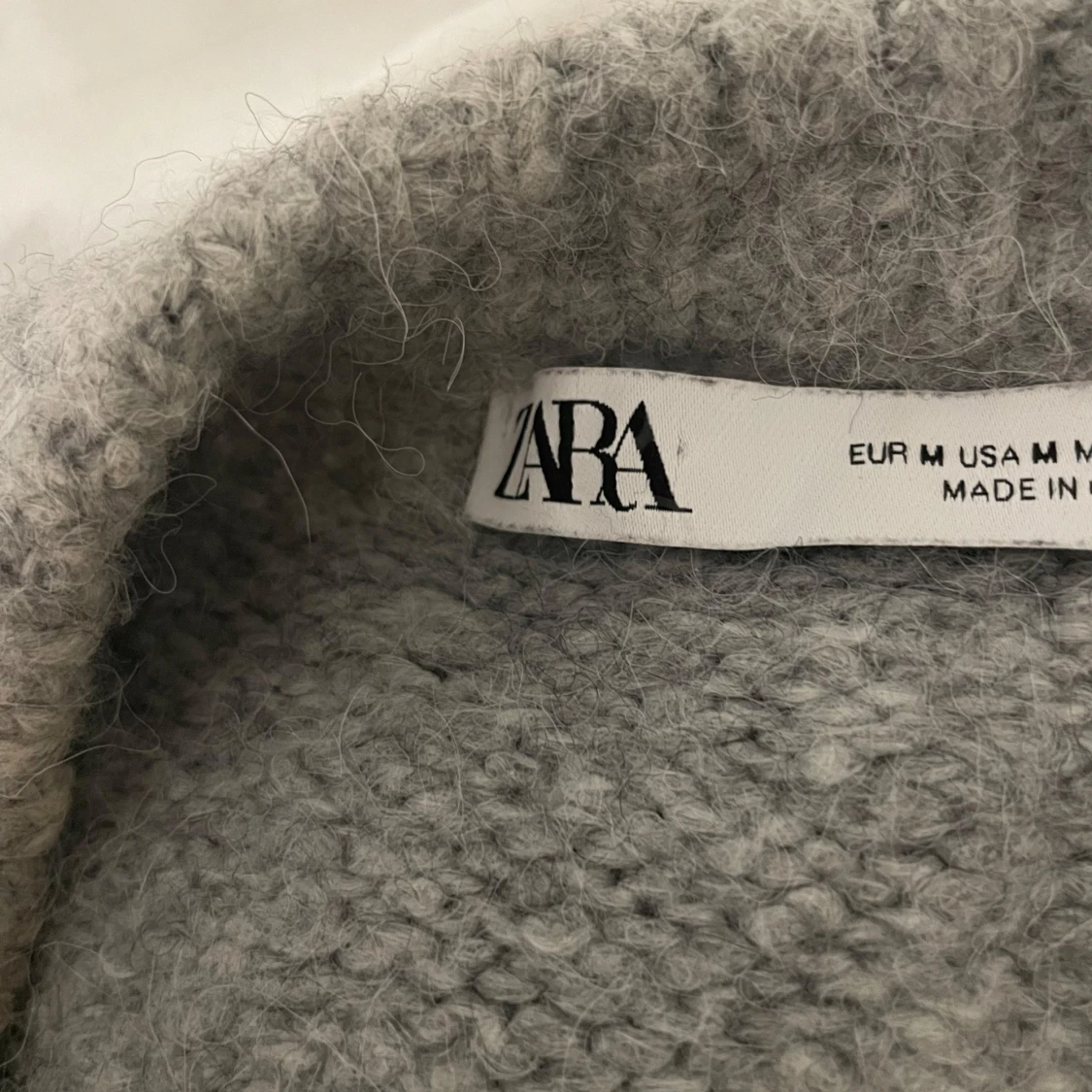 Grå stickad tröja - 93