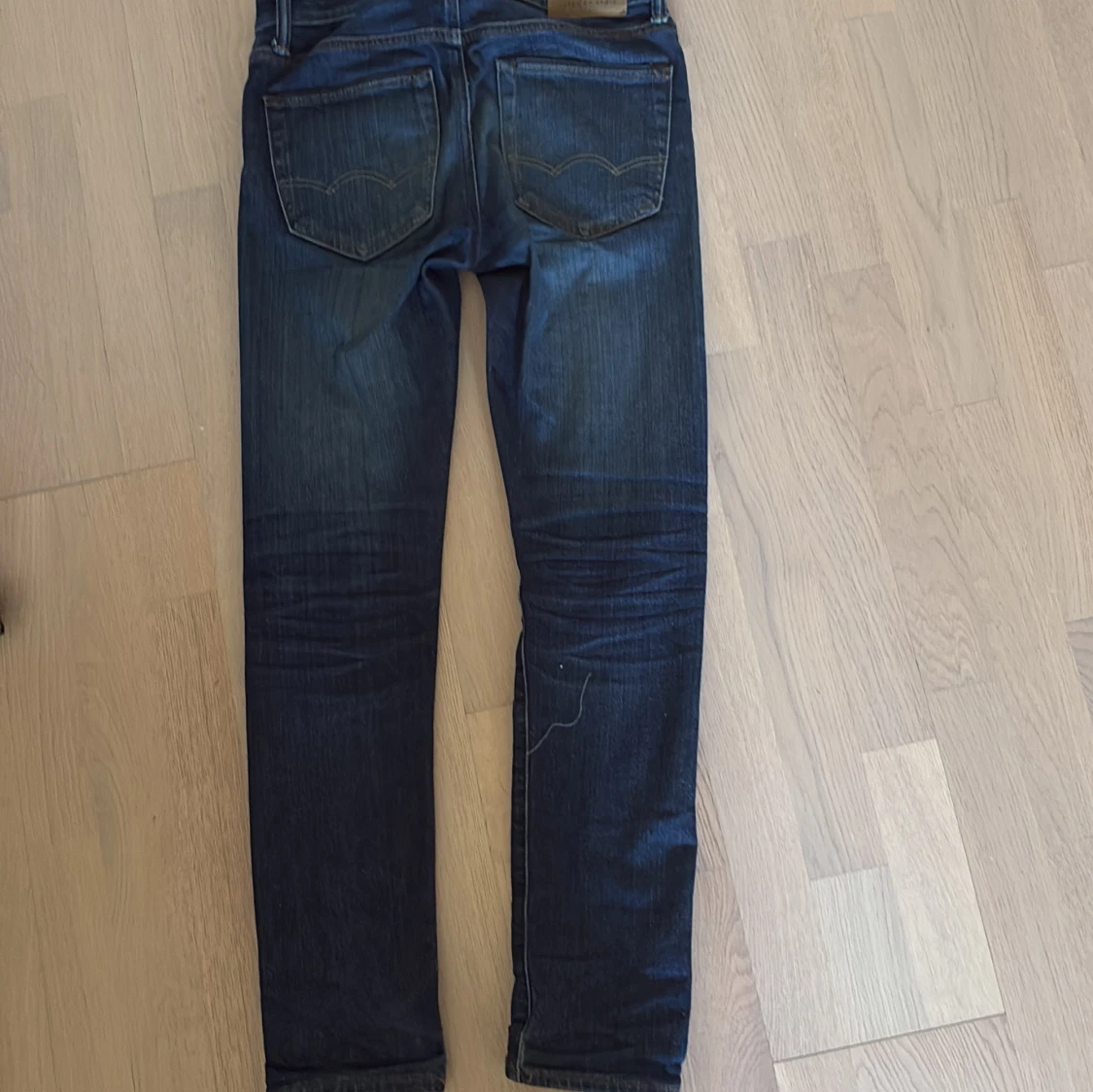 Mörkblå jeans från American Eagle - 90