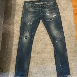 Dondup jeans  - Säljer dessa riktigt populära Dondup jeans. Bra skick på dom. Storlek 32 men passar mer som 31.