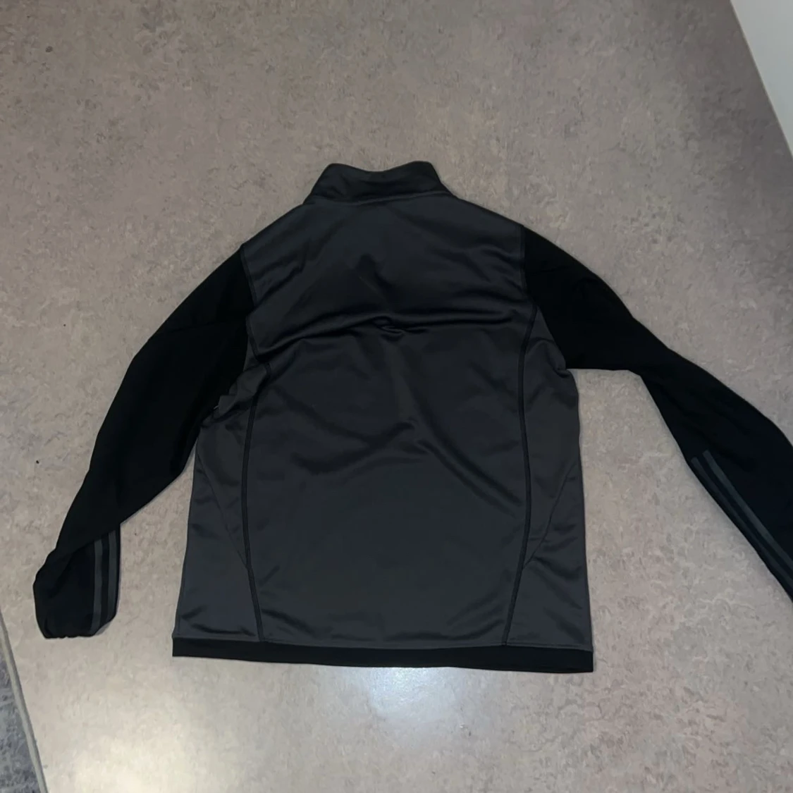 Svart långärmad Real Madrid tröja s/2021 - 93