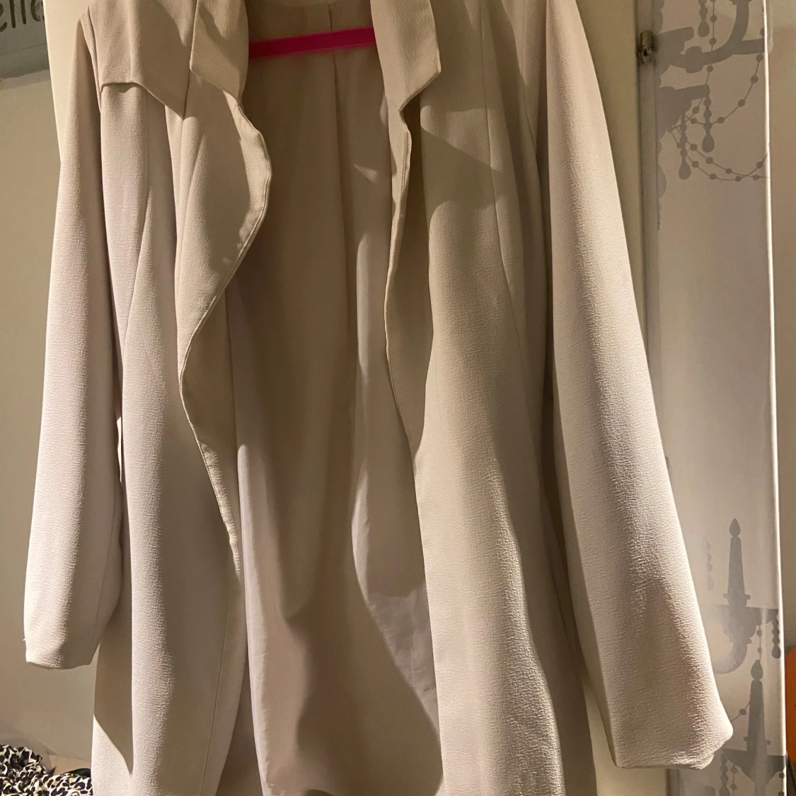 Beige kappa från ONLY