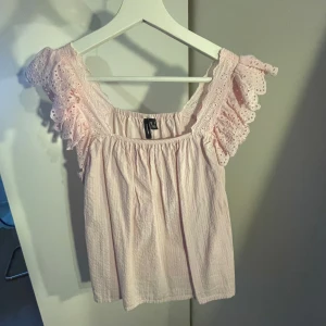 Blus - Rosa blus från Vero Moda i storlek S🎀