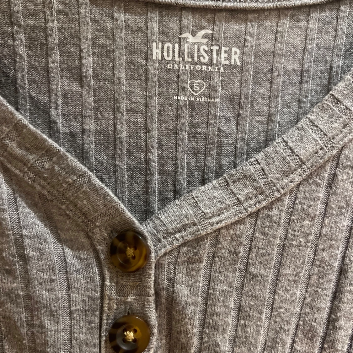Grå ribbad tröja från Hollister - 91