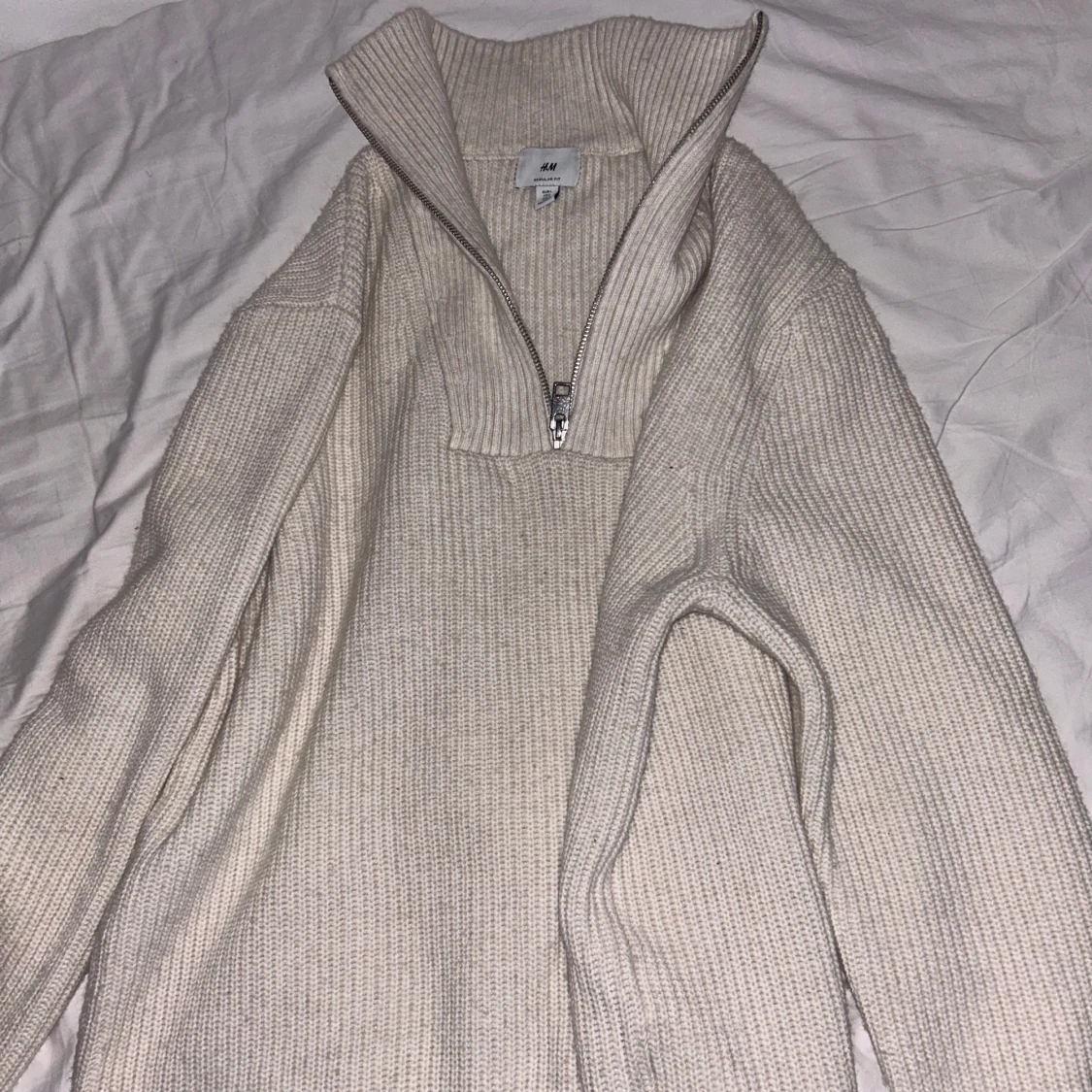 Beige stickad tröja från H&M