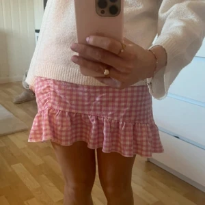 Rutig kjol🩷 - Supersöt och fin rosa rutig kjol från Gina som tyvärr är lite liten på mig🩷