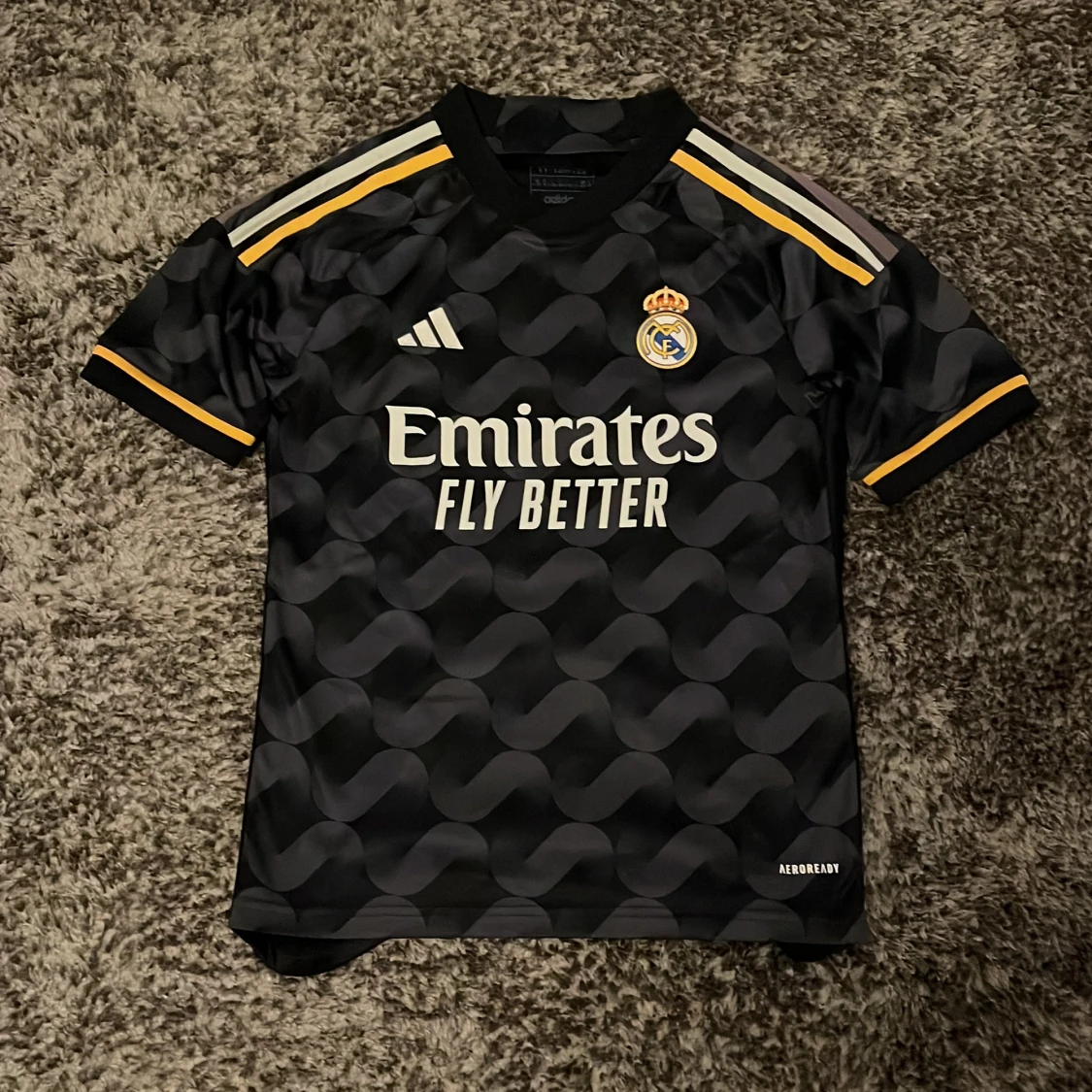 Svart Real Madrid fotbollströja från Adidas