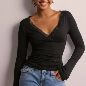 Tröja från nelly  - jättefin tröja från nelly, använd en gång innan 👌🏼säljer då den är förstor