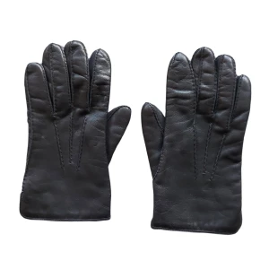 Äkta Läderhandskar Vintage - Ett par svarta handskar i perfekt skick och fin kvalite, i storlek 8 1/2! Sparsamt använda och mycket bekväma på grund av tunn fodring inuti. Skriv på DM för frågor och bud såklart 👍