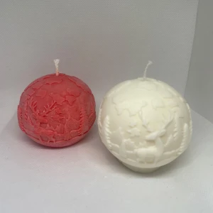 Julgranskula - Soja ljus i form av julgranskula! Perfekt julklapp! Färgen kan ändras om så önskas och doft läggas till, vikten är upp mot 190 g 