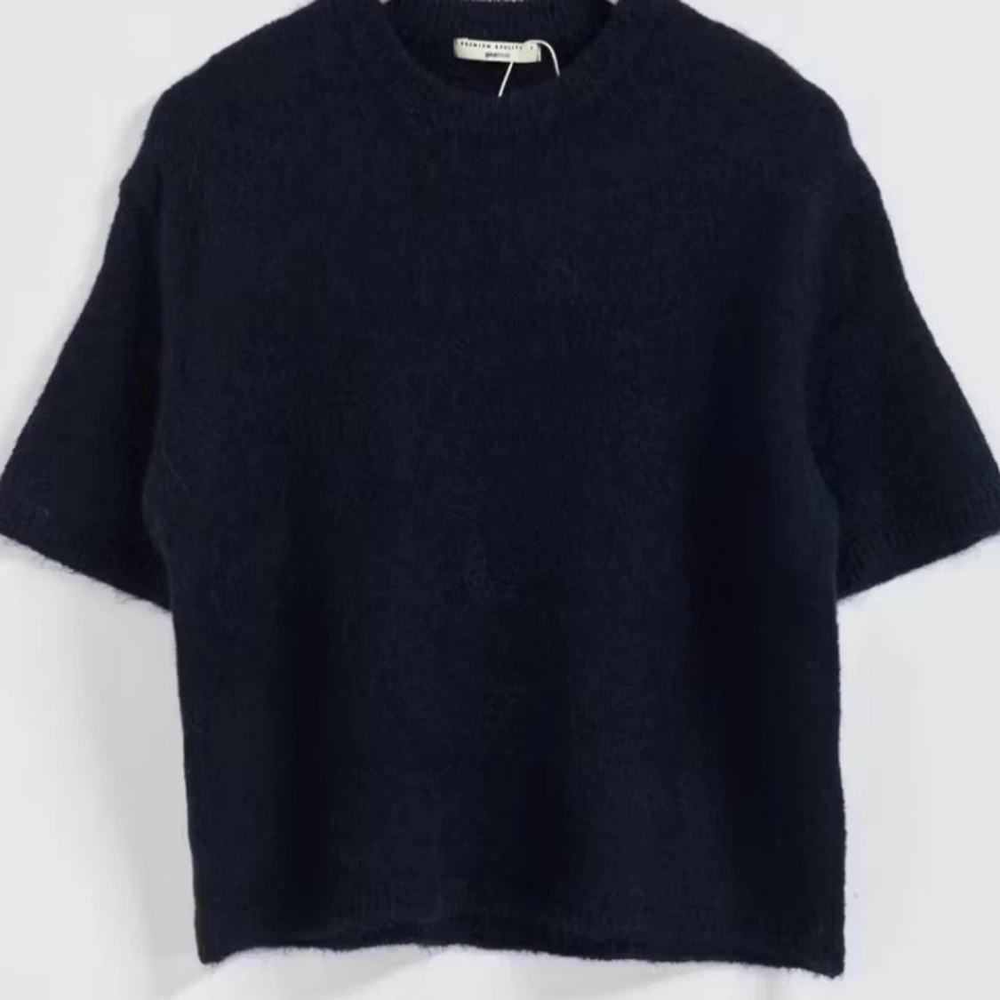 Mörkblå stickad t shirt