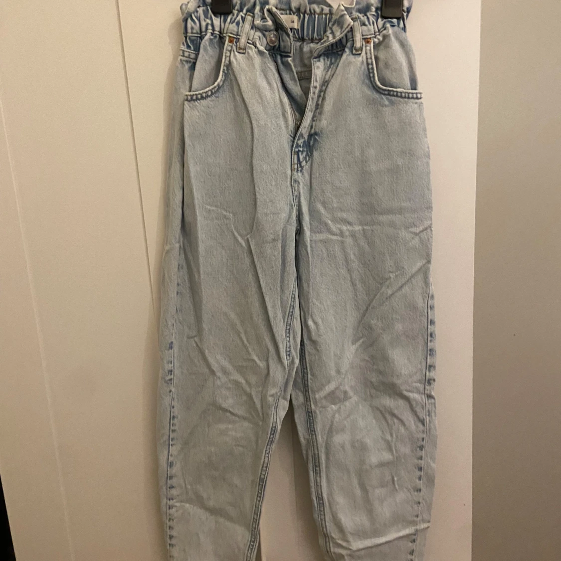 Ljusa jeans från Gina tricot 