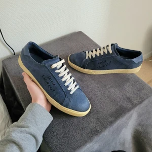 Saint Laurent skor - Extremt fera Saint Laurent Paris skor! Superbra bra skick, ALLA tillbehör ingår (Box, dustbags, extra snören, kort). 