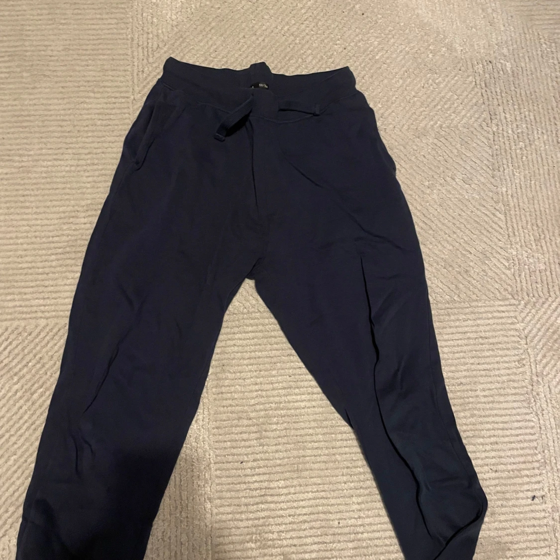 Mörkblåa mjukisbyxor från Skill