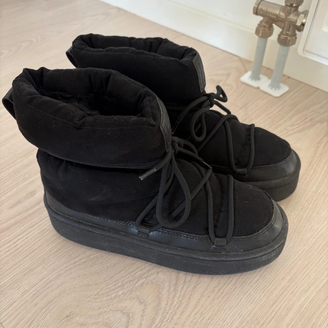 Svarta vinterboots med snörning - 90