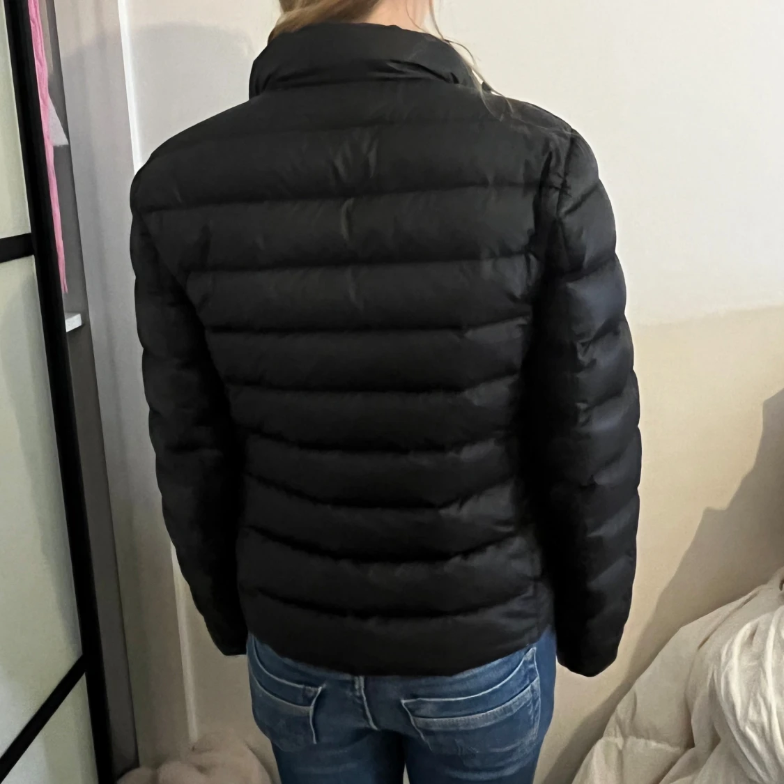 Svart pufferjacka - 90