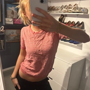 topp - Säljer en söt rosa topp