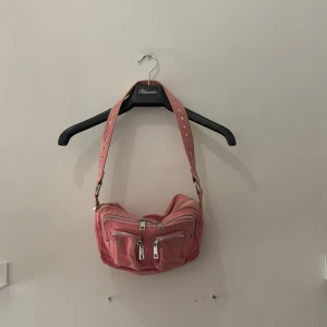 Rosa Nunoo - Rosa väska