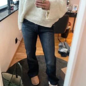 as snygga lågmidjade jeans  - säljer dessa as snygga lågmidjade jeansen från lee. kommer tyvärr inte till användning, använd fåtal gånger!!💞💘💓