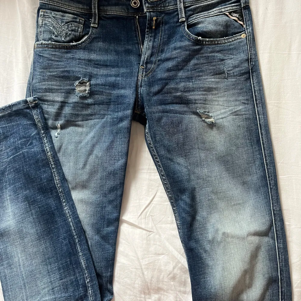 Jätte snygga jeans från replay utan några defekter, säljer då jag tyvärr inte använder dem längre. Jätte bra skick!   Nypris: 1299kr 💕. Jeans & Byxor.